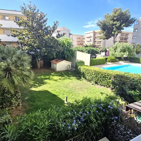 2 Pieces Avec Piscine, Parking, Animaux Acceptes, - Fr-1-780-93 * Sainte-Maxime